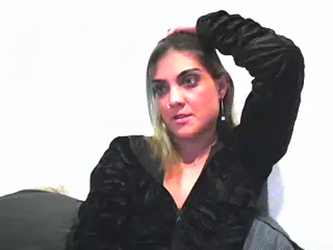 Snapshot of StripKi chatting on 02/11/25, 03:29 StripKi online show from 02/11/25, 03:29
