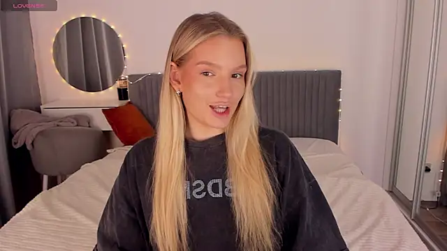 CassieRayss online show from 04/24/26, 03:03