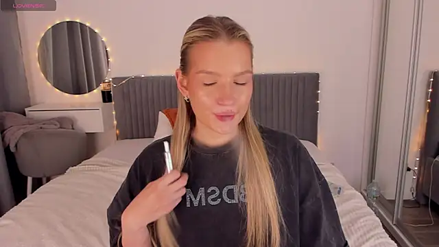 CassieRayss online show from 04/25/26, 01:52