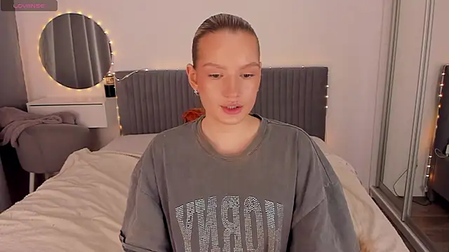 CassieRayss online show from 04/28/26, 02:22