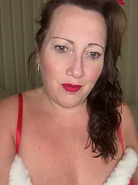 Snapshot of xsexycurvymilf chatting on 12/19/24, 01:40 xsexycurvymilf online show from 12/19/24, 01:40