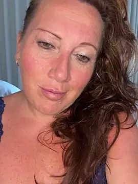 Snapshot of xsexycurvymilf chatting on 09/11/25, 10:37 xsexycurvymilf online show from 09/11/25, 10:37