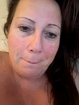 Snapshot of xsexycurvymilf chatting on 11/27/25, 08:16 xsexycurvymilf online show from 11/27/25, 08:16