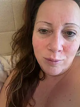 Snapshot of xsexycurvymilf chatting on 02/14/26, 08:55 xsexycurvymilf online show from 02/14/26, 08:55