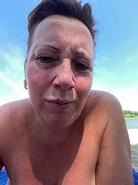 Snapshot of xsexycurvymilf chatting on 06/20/26, 09:45 xsexycurvymilf online show from 06/20/26, 09:45
