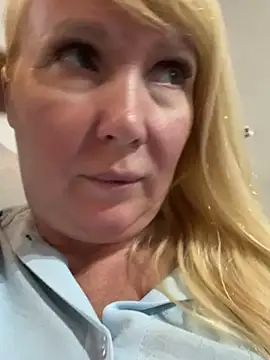 EmmaInLove23 online show from 02/16/25, 10:43