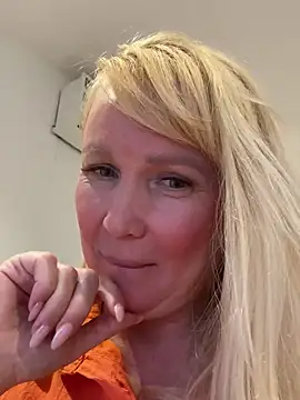 EmmaInLove23 online show from 02/18/25, 08:49