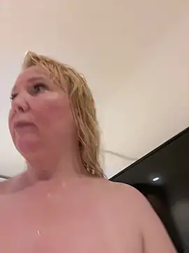 EmmaInLove23 online show from 02/18/25, 11:55