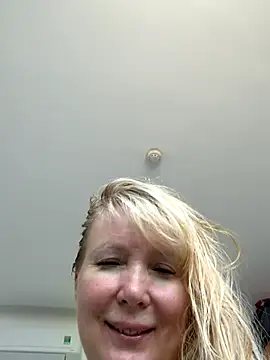 EmmaInLove23 online show from 11/26/25, 02:23