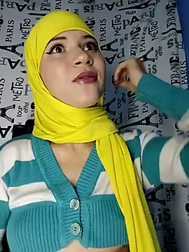 Snapshot of hanaa_18 chatting on 12/10/24, 02:05 hanaa 18 online show from 12/10/24, 02:05