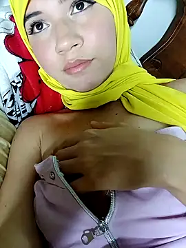 Snapshot of hanaa_18 chatting on 02/11/25, 02:35 hanaa 18 online show from 02/11/25, 02:35