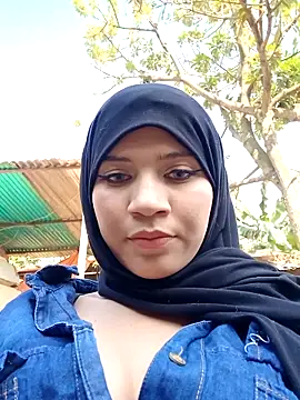 Snapshot of hanaa_18 chatting on 02/13/25, 07:42 hanaa 18 online show from 02/13/25, 07:42