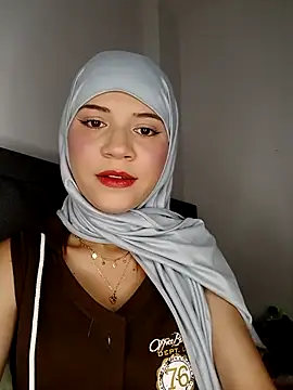 Snapshot of hanaa_18 chatting on 03/08/25, 10:24 hanaa 18 online show from 03/08/25, 10:24
