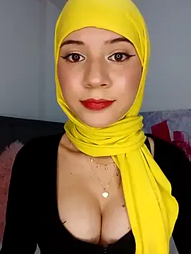 Snapshot of hanaa_18 chatting on 03/17/25, 10:06 hanaa 18 online show from 03/17/25, 10:06