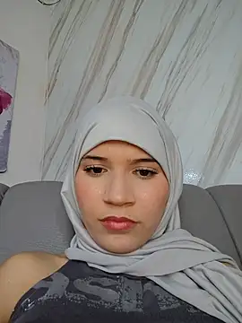 Snapshot of hanaa_18 chatting on 04/24/26, 09:39 hanaa 18 online show from 04/24/26, 09:39