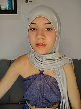 Snapshot of hanaa_18 chatting on 05/07/26, 04:34 hanaa 18 online show from 05/07/26, 04:34
