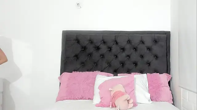 sara evans02 online show from 03/07/25, 04:13