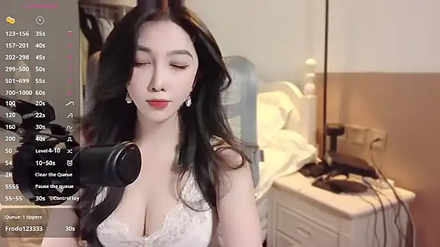 Snapshot of vyizh- chatting on 12/22/24, 07:33 vyizh- online show from 12/22/24, 07:33