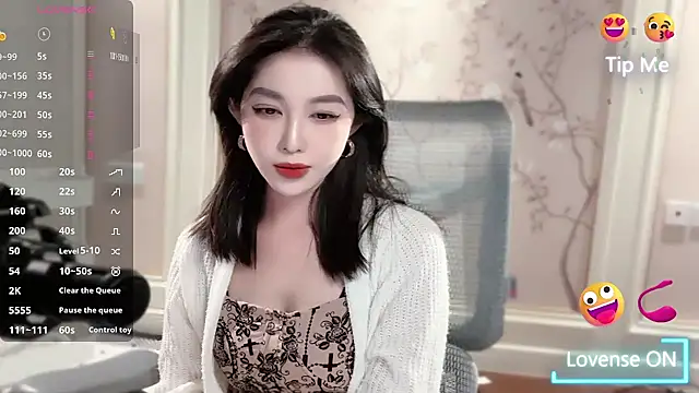 Snapshot of vyizh- chatting on 10/20/25, 01:33 vyizh- online show from 10/20/25, 01:33