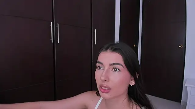 Snapshot of Coralinee_01 chatting on 01/11/25, 08:21 Coralinee 01 online show from 01/11/25, 08:21