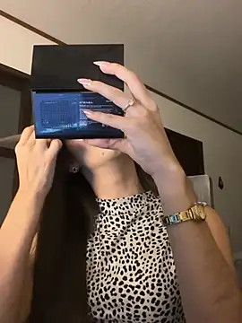 Coralinee 01 online show from 04/24/26, 11:18