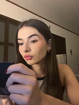 Snapshot of Coralinee_01 chatting on 06/04/26, 01:00 Coralinee 01 online show from 06/04/26, 01:00