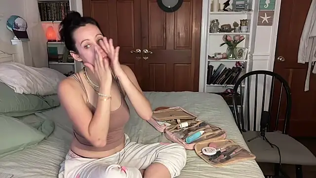 Snapshot of cutelittlemama0418 chatting on 09/25/25, 12:20 cutelittlemama0418 online show from 09/25/25, 12:20