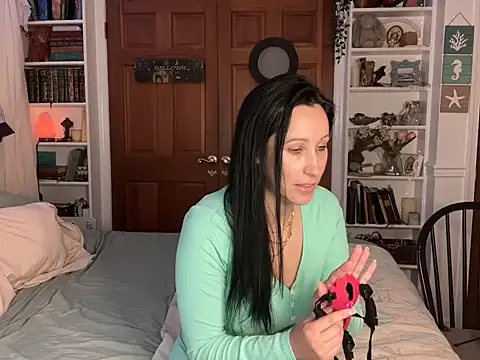 Snapshot of cutelittlemama0418 chatting on 10/15/25, 12:05 cutelittlemama0418 online show from 10/15/25, 12:05