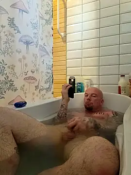 Snapshot of nicedicknicetats chatting on 10/04/25, 09:57 nicedicknicetats online show from 10/04/25, 09:57