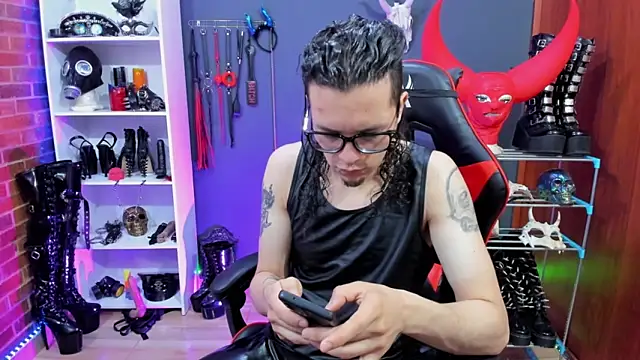 Snapshot of daven56 chatting on 12/16/25, 07:08 daven56 online show from 12/16/25, 07:08