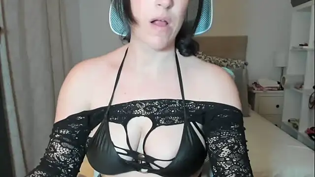 emmita69  online show from 04/16/26, 11:40