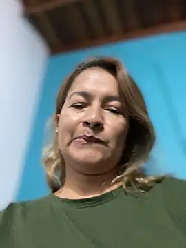 Snapshot of Jlo_69 chatting on 02/14/25, 12:09 Jlo 69 online show from 02/14/25, 12:09