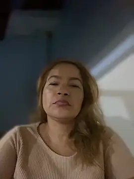 Snapshot of Jlo_69 chatting on 09/22/25, 04:25 Jlo 69 online show from 09/22/25, 04:25