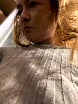 Snapshot of Jlo_69 chatting on 11/13/25, 10:25 Jlo 69 online show from 11/13/25, 10:25