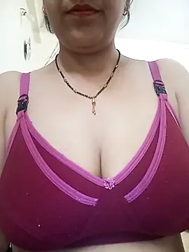 Hot-Shivani online show from 02/15/26, 07:54