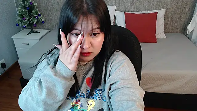 Snapshot of dannarossy_ chatting on 12/11/24, 04:18 dannarossy  online show from 12/11/24, 04:18