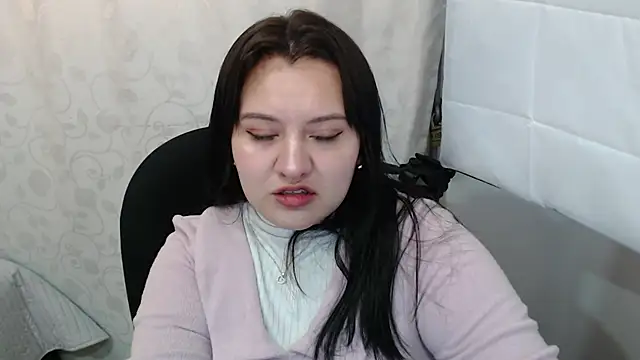 Snapshot of dannarossy_ chatting on 12/14/24, 04:01 dannarossy  online show from 12/14/24, 04:01