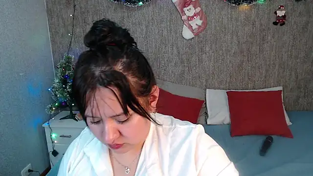 Snapshot of dannarossy_ chatting on 12/24/24, 06:44 dannarossy  online show from 12/24/24, 06:44