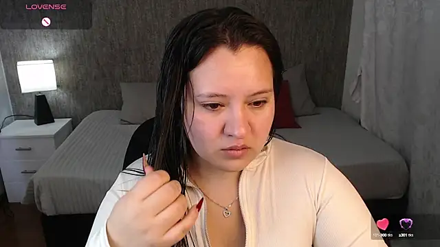 Snapshot of dannarossy_ chatting on 01/19/25, 07:04 dannarossy  online show from 01/19/25, 07:04