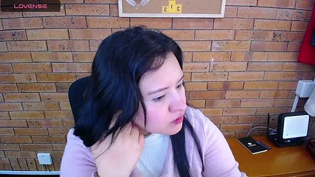 Snapshot of dannarossy_ chatting on 02/22/25, 01:24 dannarossy  online show from 02/22/25, 01:24