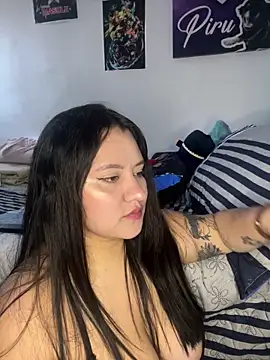 Snapshot of dannarossy_ chatting on 10/15/25, 02:28 dannarossy  online show from 10/15/25, 02:28