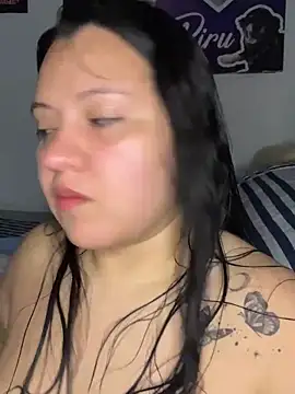 Snapshot of dannarossy_ chatting on 10/17/25, 10:45 dannarossy  online show from 10/17/25, 10:45