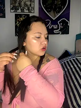 Snapshot of dannarossy_ chatting on 10/22/25, 10:15 dannarossy  online show from 10/22/25, 10:15