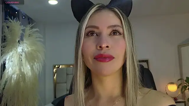 Ammy Castro online show from 10/31/25, 10:11