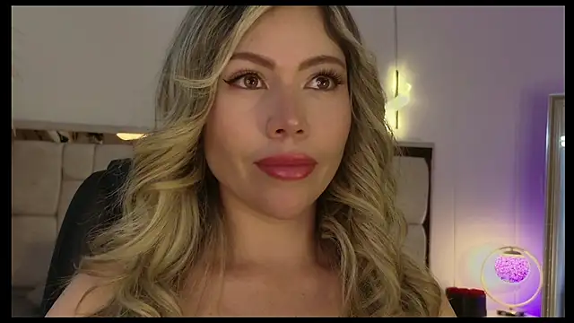 Snapshot of Ammy_Castro chatting on 06/18/26, 09:30 Ammy Castro online show from 06/18/26, 09:30