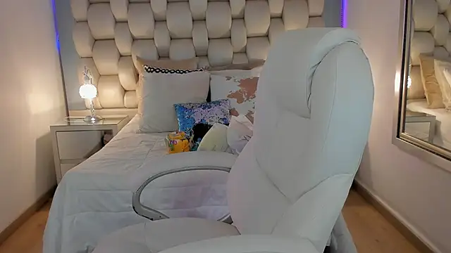 Helleamazing online show from 01/31/25, 04:58