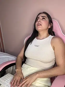 Snapshot of Victoria-And1 chatting on 09/13/25, 01:27 Victoria-And1 online show from 09/13/25, 01:27