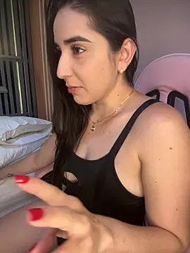 Snapshot of Victoria-And1 chatting on 10/15/25, 01:17 Victoria-And1 online show from 10/15/25, 01:17