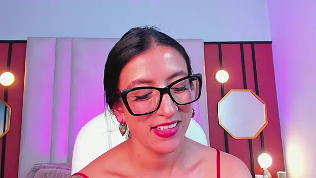 kira moon   online show from 01/23/25, 12:35