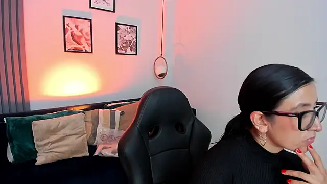 kira moon   online show from 02/24/26, 08:40